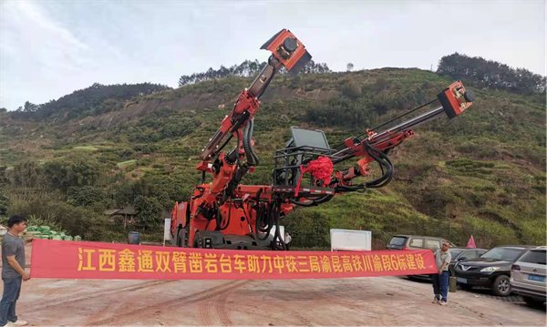 地下采矿装备，，，，隧道凿岩台车，，，，掘进钻车，，，，地下工程设备案例-HJC黄金城--官网-HJC黄金城机械_掘进凿岩台车_混凝土湿喷台车_扒渣机-HJC黄金城