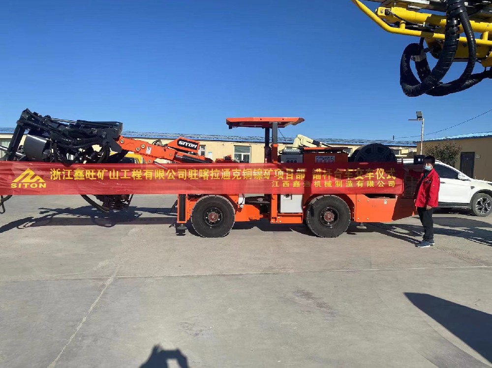 地下采矿装备，，，，隧道凿岩台车，，，，掘进钻车，，，，地下工程设备案例-HJC黄金城--官网-HJC黄金城机械_掘进凿岩台车_混凝土湿喷台车_扒渣机-HJC黄金城