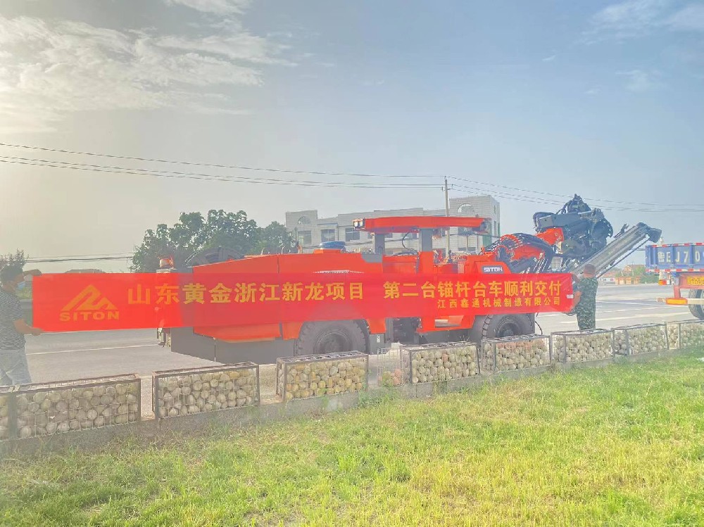 地下采矿装备，，，，隧道凿岩台车，，，，掘进钻车，，，，地下工程设备案例-HJC黄金城--官网-HJC黄金城机械_掘进凿岩台车_混凝土湿喷台车_扒渣机-HJC黄金城