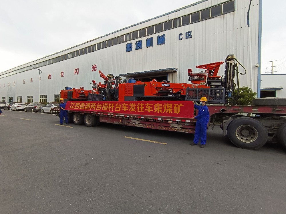 地下采矿装备，，，，隧道凿岩台车，，，，掘进钻车，，，，地下工程设备案例-HJC黄金城--官网-HJC黄金城机械_掘进凿岩台车_混凝土湿喷台车_扒渣机-HJC黄金城
