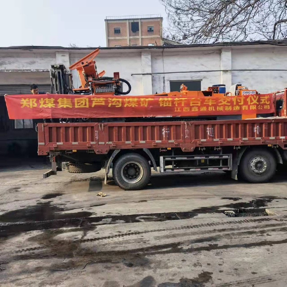 地下采矿装备，，，，隧道凿岩台车，，，，掘进钻车，，，，地下工程设备案例-HJC黄金城--官网-HJC黄金城机械_掘进凿岩台车_混凝土湿喷台车_扒渣机-HJC黄金城