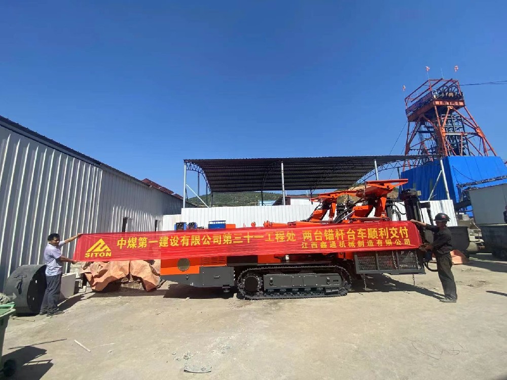 地下采矿装备，，，隧道凿岩台车，，，掘进钻车，，，地下工程设备案例-HJC黄金城--官网-HJC黄金城机械_掘进凿岩台车_混凝土湿喷台车_扒渣机-HJC黄金城