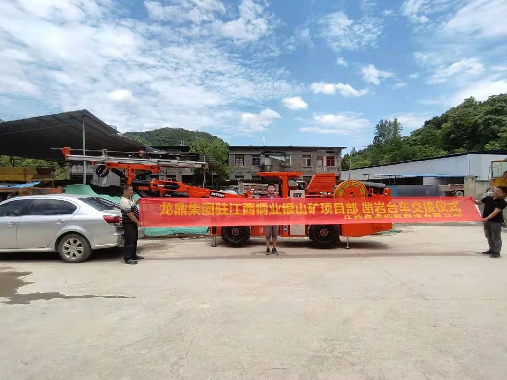 地下采矿装备，，，，隧道凿岩台车，，，，掘进钻车，，，，地下工程设备案例-HJC黄金城--官网-HJC黄金城机械_掘进凿岩台车_混凝土湿喷台车_扒渣机-HJC黄金城