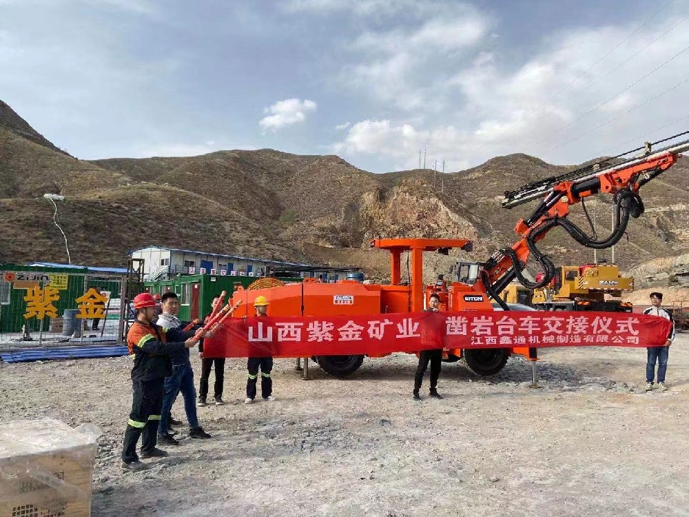 地下采矿装备，，隧道凿岩台车，，掘进钻车，，地下工程设备案例-HJC黄金城--官网-HJC黄金城机械_掘进凿岩台车_混凝土湿喷台车_扒渣机-HJC黄金城