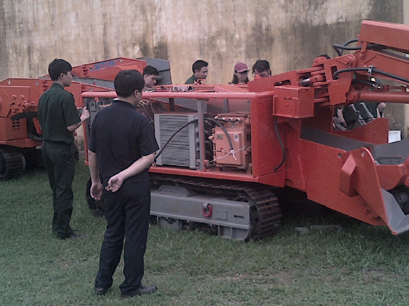 地下采矿装备，，隧道凿岩台车，，掘进钻车，，地下工程设备案例-HJC黄金城--官网-HJC黄金城机械_掘进凿岩台车_混凝土湿喷台车_扒渣机-HJC黄金城