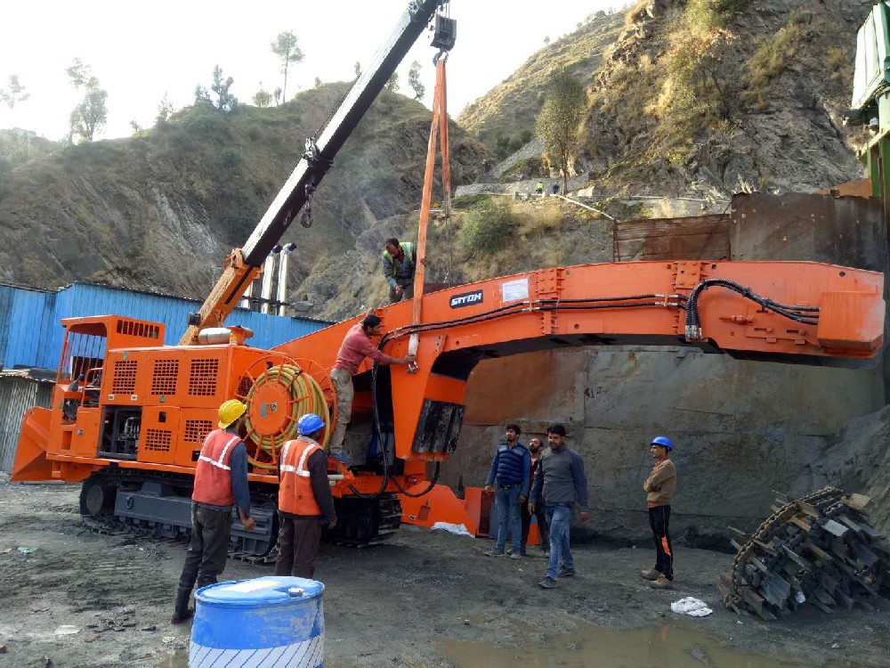 地下采矿装备，，隧道凿岩台车，，掘进钻车，，地下工程设备案例-HJC黄金城--官网-HJC黄金城机械_掘进凿岩台车_混凝土湿喷台车_扒渣机-HJC黄金城