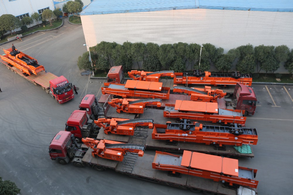 地下采矿装备，，，隧道凿岩台车，，，掘进钻车，，，地下工程设备案例-HJC黄金城--官网-HJC黄金城机械_掘进凿岩台车_混凝土湿喷台车_扒渣机-HJC黄金城