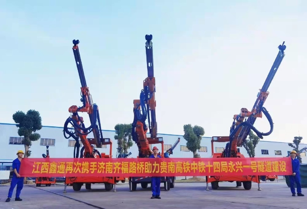 地下采矿装备，，，，，隧道凿岩台车，，，，，掘进钻车，，，，，地下工程设备案例-HJC黄金城--官网-HJC黄金城机械_掘进凿岩台车_混凝土湿喷台车_扒渣机-HJC黄金城