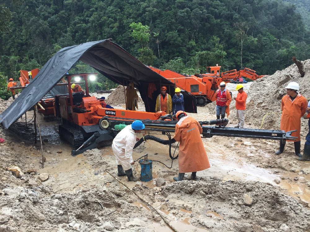 地下采矿装备，，，，隧道凿岩台车，，，，掘进钻车，，，，地下工程设备案例-HJC黄金城--官网-HJC黄金城机械_掘进凿岩台车_混凝土湿喷台车_扒渣机-HJC黄金城