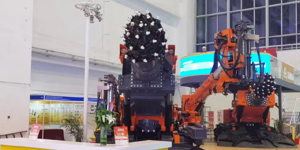 HJC黄金城动态，，，2024年新闻案例，，，售后培训服务-HJC黄金城--官网-HJC黄金城机械_掘进凿岩台车_混凝土湿喷台车_扒渣机-HJC黄金城