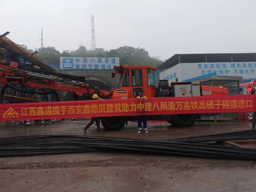 地下采矿装备，，，，隧道凿岩台车，，，，掘进钻车，，，，地下工程设备案例-HJC黄金城--官网-HJC黄金城机械_掘进凿岩台车_混凝土湿喷台车_扒渣机-HJC黄金城