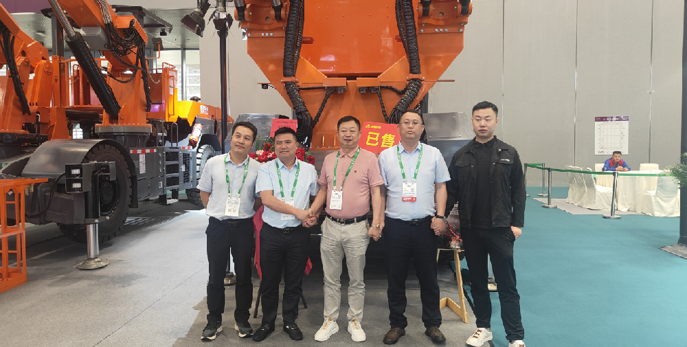 HJC黄金城动态，，，，，2024年新闻案例，，，，，售后培训服务-HJC黄金城--官网-HJC黄金城机械_掘进凿岩台车_混凝土湿喷台车_扒渣机-HJC黄金城
