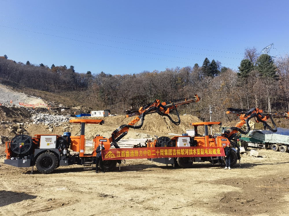 地下采矿装备，，，，隧道凿岩台车，，，，掘进钻车，，，，地下工程设备案例-HJC黄金城--官网-HJC黄金城机械_掘进凿岩台车_混凝土湿喷台车_扒渣机-HJC黄金城