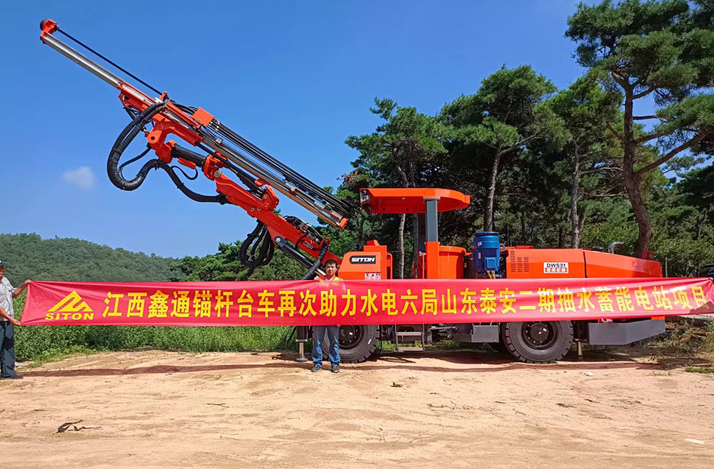 地下采矿装备，，，，，隧道凿岩台车，，，，，掘进钻车，，，，，地下工程设备案例-HJC黄金城--官网-HJC黄金城机械_掘进凿岩台车_混凝土湿喷台车_扒渣机-HJC黄金城