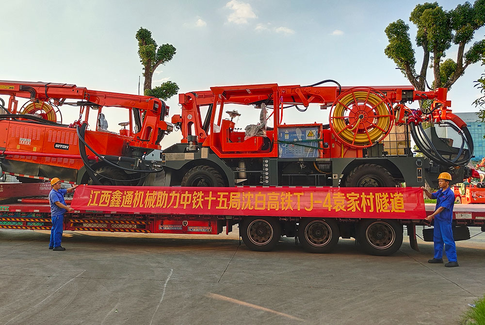 地下采矿装备，，，，隧道凿岩台车，，，，掘进钻车，，，，地下工程设备案例-HJC黄金城--官网-HJC黄金城机械_掘进凿岩台车_混凝土湿喷台车_扒渣机-HJC黄金城