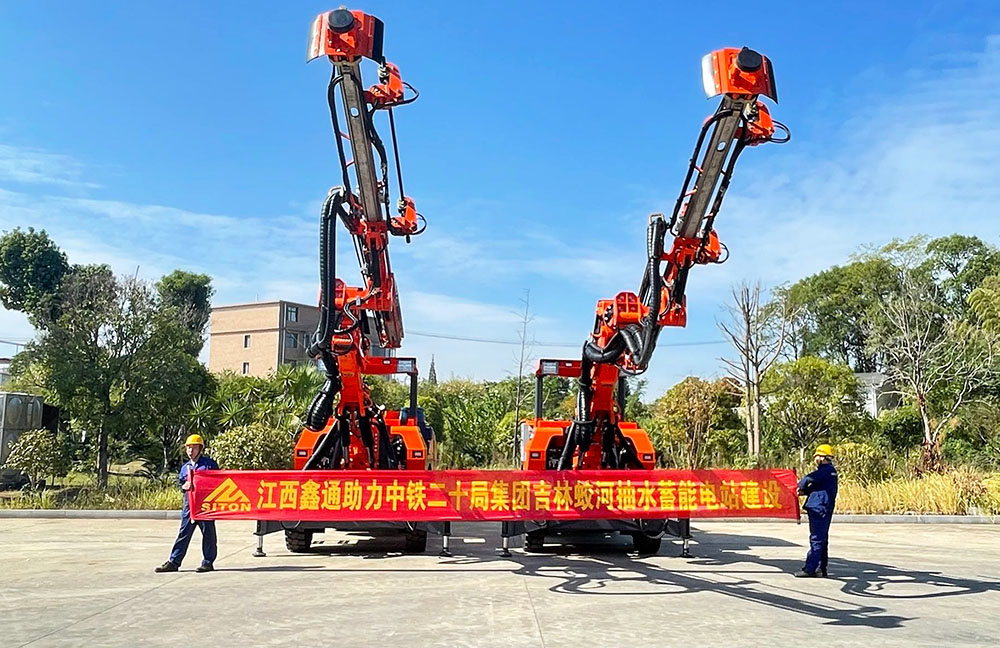 地下采矿装备，，，，隧道凿岩台车，，，，掘进钻车，，，，地下工程设备案例-HJC黄金城--官网-HJC黄金城机械_掘进凿岩台车_混凝土湿喷台车_扒渣机-HJC黄金城