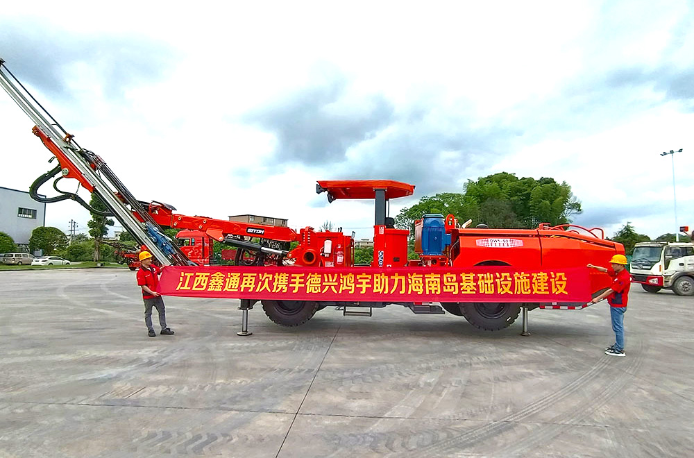 地下采矿装备，，，，，隧道凿岩台车，，，，，掘进钻车，，，，，地下工程设备案例-HJC黄金城--官网-HJC黄金城机械_掘进凿岩台车_混凝土湿喷台车_扒渣机-HJC黄金城