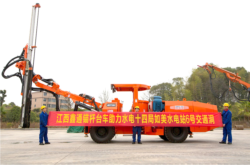 地下采矿装备，，，，，隧道凿岩台车，，，，，掘进钻车，，，，，地下工程设备案例-HJC黄金城--官网-HJC黄金城机械_掘进凿岩台车_混凝土湿喷台车_扒渣机-HJC黄金城