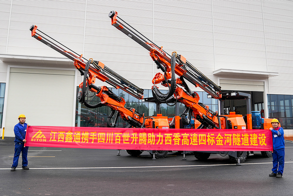 地下采矿装备，，，，隧道凿岩台车，，，，掘进钻车，，，，地下工程设备案例-HJC黄金城--官网-HJC黄金城机械_掘进凿岩台车_混凝土湿喷台车_扒渣机-HJC黄金城