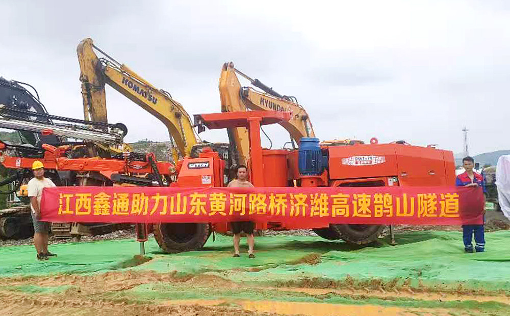 地下采矿装备，，，，，隧道凿岩台车，，，，，掘进钻车，，，，，地下工程设备案例-HJC黄金城--官网-HJC黄金城机械_掘进凿岩台车_混凝土湿喷台车_扒渣机-HJC黄金城