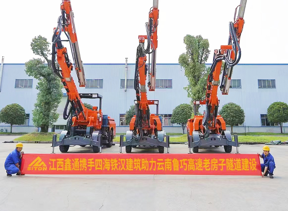 地下采矿装备，，，，隧道凿岩台车，，，，掘进钻车，，，，地下工程设备案例-HJC黄金城--官网-HJC黄金城机械_掘进凿岩台车_混凝土湿喷台车_扒渣机-HJC黄金城