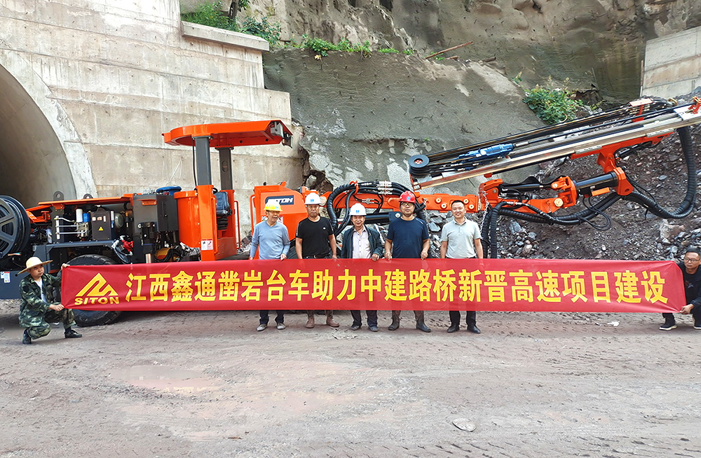 地下采矿装备，，，，，隧道凿岩台车，，，，，掘进钻车，，，，，地下工程设备案例-HJC黄金城--官网-HJC黄金城机械_掘进凿岩台车_混凝土湿喷台车_扒渣机-HJC黄金城