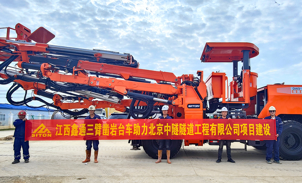 地下采矿装备，，，，，，隧道凿岩台车，，，，，，掘进钻车，，，，，，地下工程设备案例-HJC黄金城--官网-HJC黄金城机械_掘进凿岩台车_混凝土湿喷台车_扒渣机-HJC黄金城