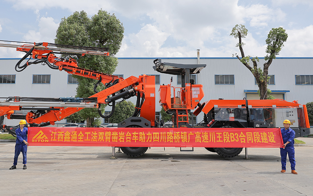 地下采矿装备，，，，隧道凿岩台车，，，，掘进钻车，，，，地下工程设备案例-HJC黄金城--官网-HJC黄金城机械_掘进凿岩台车_混凝土湿喷台车_扒渣机-HJC黄金城