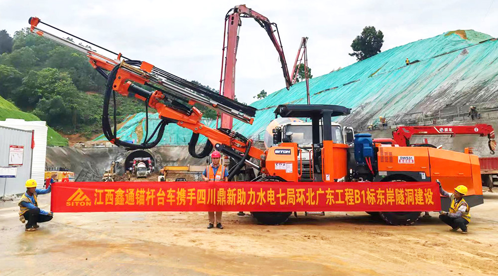 地下采矿装备，，，，隧道凿岩台车，，，，掘进钻车，，，，地下工程设备案例-HJC黄金城--官网-HJC黄金城机械_掘进凿岩台车_混凝土湿喷台车_扒渣机-HJC黄金城