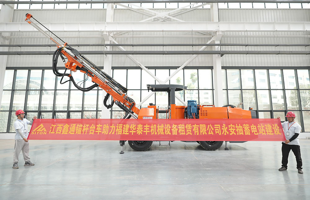 地下采矿装备，，，，隧道凿岩台车，，，，掘进钻车，，，，地下工程设备案例-HJC黄金城--官网-HJC黄金城机械_掘进凿岩台车_混凝土湿喷台车_扒渣机-HJC黄金城