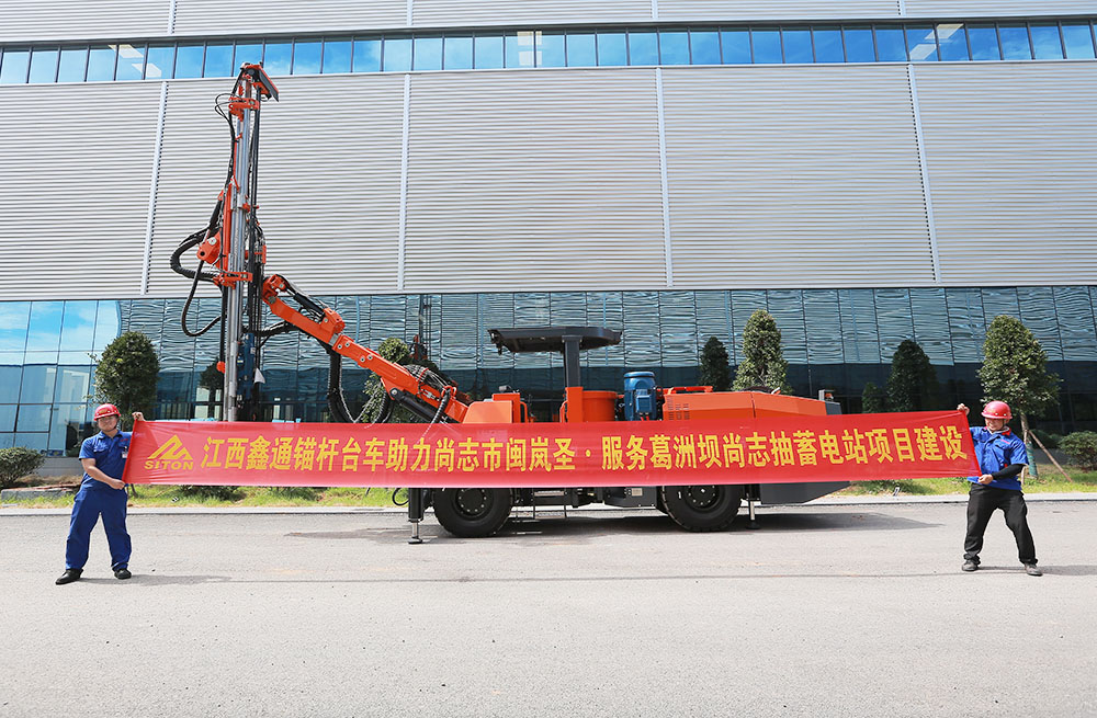 地下采矿装备，，，隧道凿岩台车，，，掘进钻车，，，地下工程设备案例-HJC黄金城--官网-HJC黄金城机械_掘进凿岩台车_混凝土湿喷台车_扒渣机-HJC黄金城