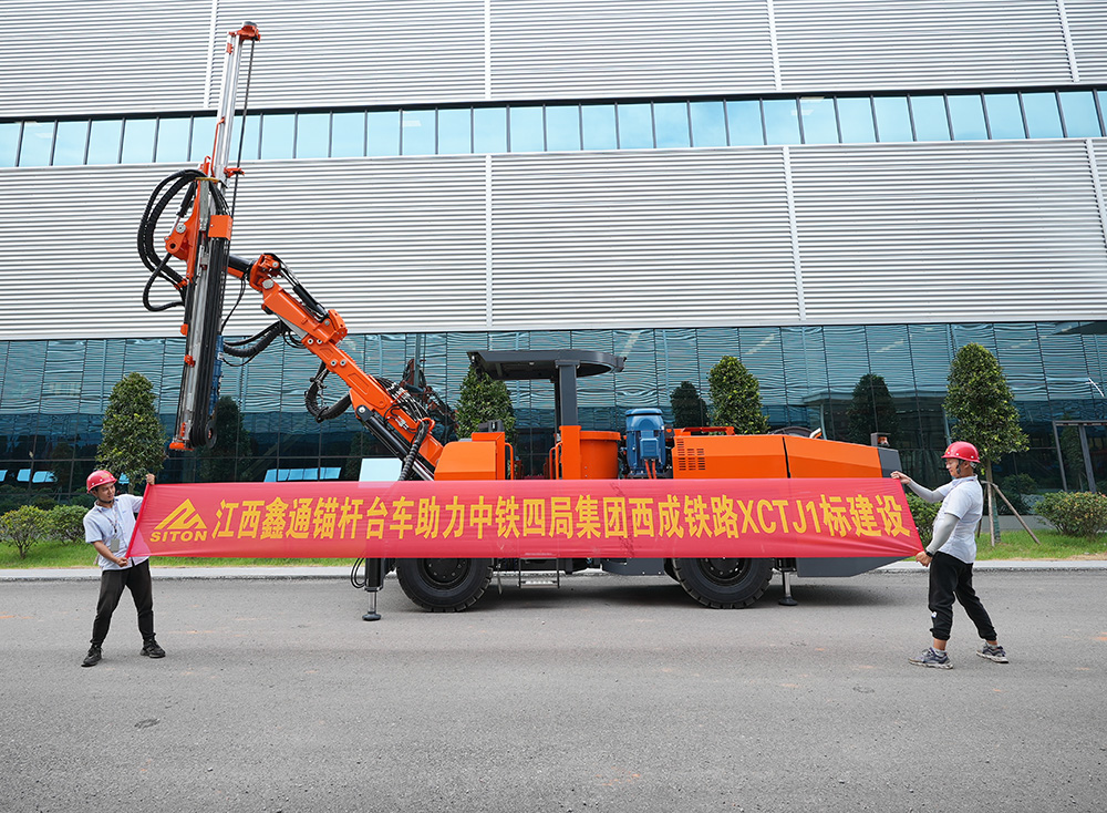 地下采矿装备，，，隧道凿岩台车，，，掘进钻车，，，地下工程设备案例-HJC黄金城--官网-HJC黄金城机械_掘进凿岩台车_混凝土湿喷台车_扒渣机-HJC黄金城