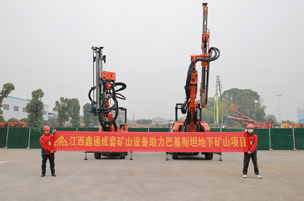 地下采矿装备，，，隧道凿岩台车，，，掘进钻车，，，地下工程设备案例-HJC黄金城--官网-HJC黄金城机械_掘进凿岩台车_混凝土湿喷台车_扒渣机-HJC黄金城