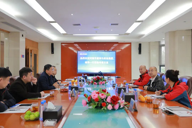 HJC黄金城--官网-HJC黄金城机械_掘进凿岩台车_混凝土湿喷台车_扒渣机-HJC黄金城